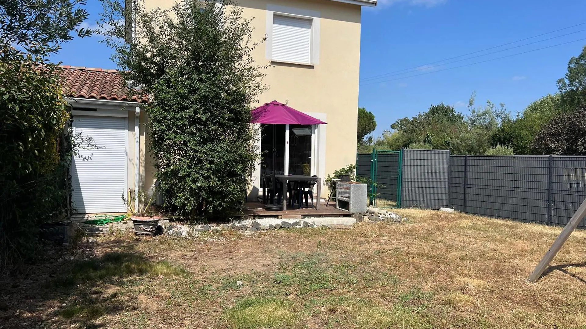 La Maison Ensoleillee Berat 0*,  Frankreich